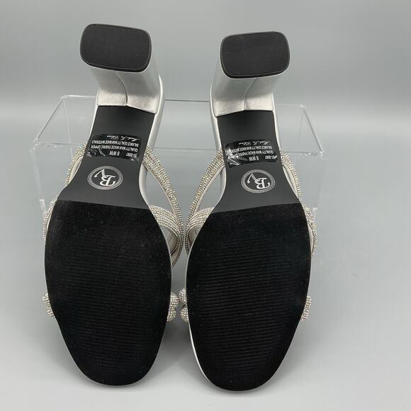 NEW Bella Vita Women’s Carmen Heeled Slip on Sandals Silver Size 8WW - Picture 8 of 10